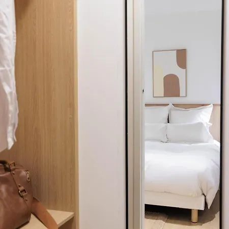 Babel Community Versailles Aparthotel 4*