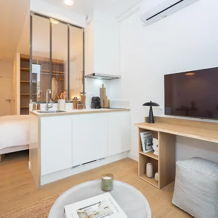 Babel Community Versailles Aparthotel 4*